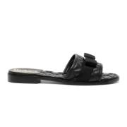 Svart Vara Bow Quilted Slides