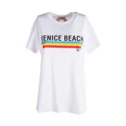 Hvit Bomull T-skjorte med Venice Beach Print og Regnbue Detalj