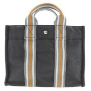 Pre-owned Fabric handbags