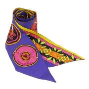 Pre-owned Silk scarves