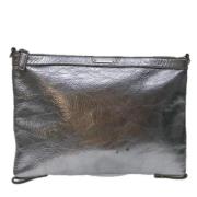 Pre-owned Leather clutches