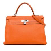 Pre-owned Leather handbags