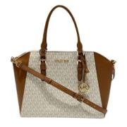 Pre-owned Fabric handbags