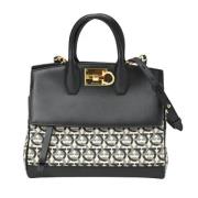 Pre-owned Leather handbags