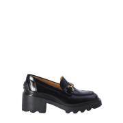 Sorte flate loafers med metallkjede