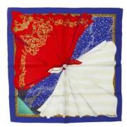 Pre-owned Silk scarves