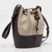 Pre-owned Canvas shoulder-bags