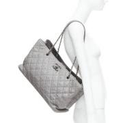 Pre-owned Leather handbags