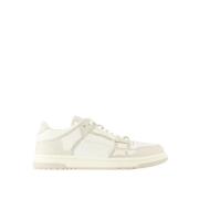 Lav Topp Beige Skinn Sneakers