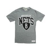 Brooklyn Nets Team Arch Grå T-skjorte