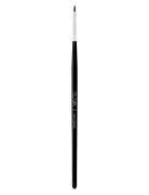 Suva Beauty Artist Brush Two Twenty Øyenskyggebørste Black SUVA Beauty