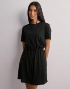 JDY - Svart - Jdydalila S/S String Dress Jrs Noos