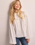 Nelly - Hvit - Loose Lace Blouse