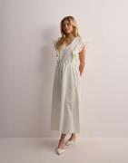 Selected Femme - Hvit - Slfhillie Ss Ankle Linen Dress B