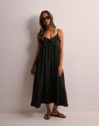 JDY - Svart - Jdyzeena Life S/L Frill Maxi Dress