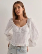 Nelly - Hvit - Buttoned Puff Sleeve Blouse