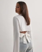 Nelly - Hvit - Open Back Tie LS Top