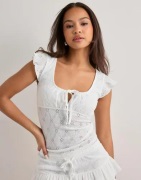 Nelly - Hvit - Broderie Anglais Top