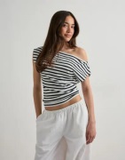 Nelly - Rutete/Stripete - Stripe Shoulder Top