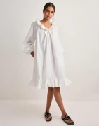 Vero Moda - Hvit - Awakari Ls V-Neck Blk Dress