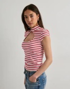 Nelly - Rød - Stripe Keyhole Top