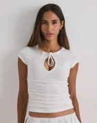 Nelly - Hvit - Soft Keyhole Tie Tee